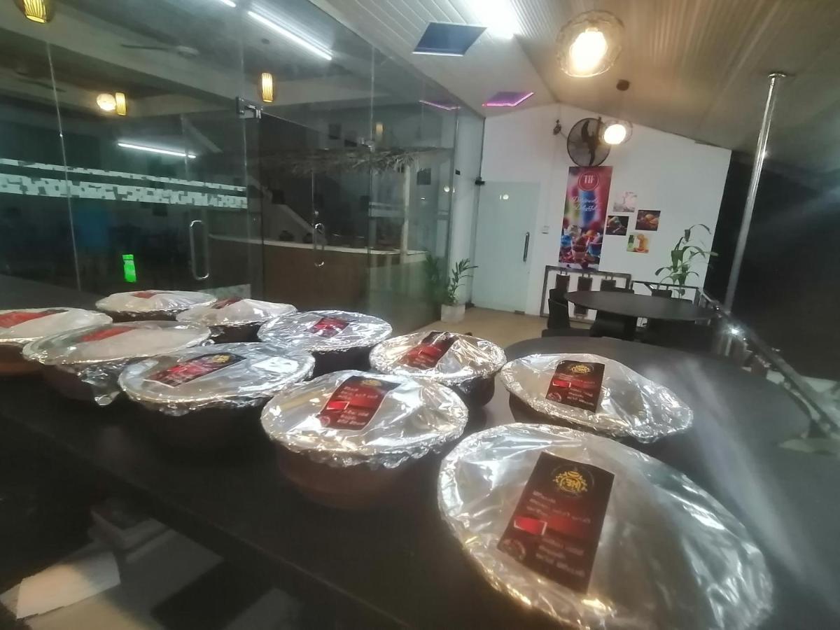 Ambula Food Court Hotell Anuradhapura Eksteriør bilde