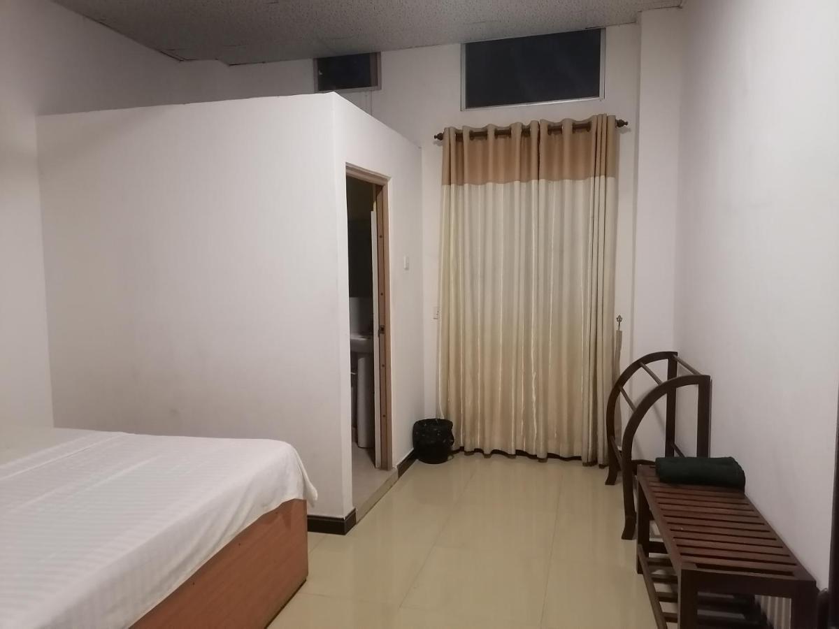 Ambula Food Court Hotell Anuradhapura Eksteriør bilde